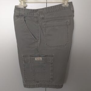 Excellent Cond. 32" Wrangler Men's Green Cargo Shorts. 10" inseam.